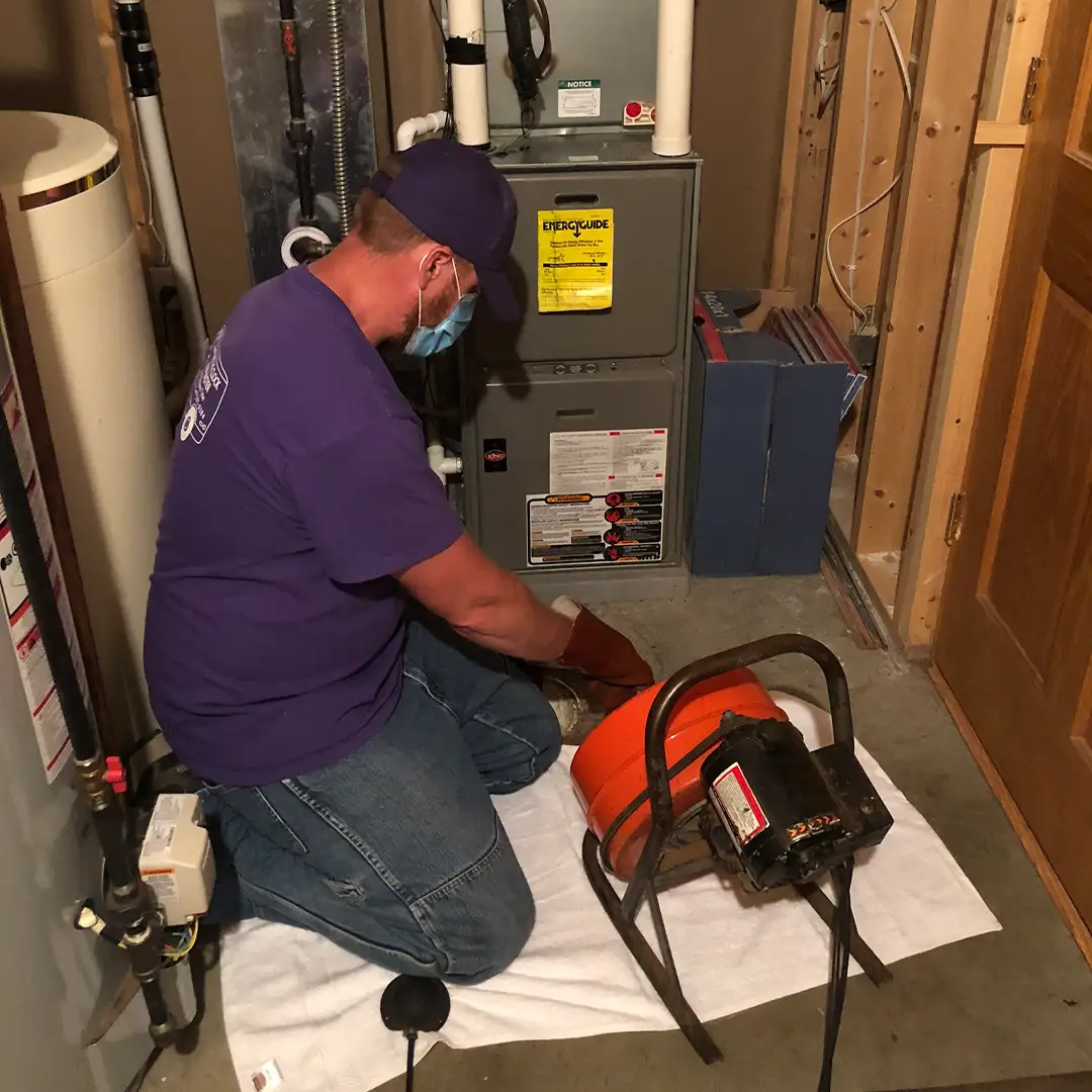 Emergency-Plumber-Sioux-Falls Image of plumber performing Drain Clog Repair